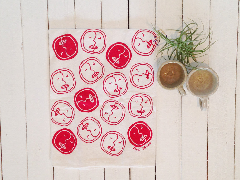 Flour Sack Kitchen Tea Towel "Honi (Kiss)"