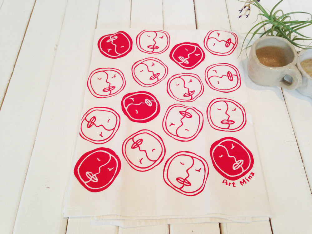 Flour Sack Kitchen Tea Towel "Honi (Kiss)"