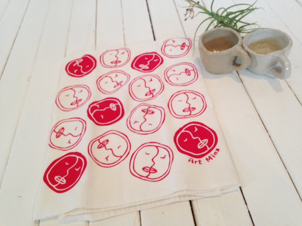 Flour Sack Kitchen Tea Towel "Honi (Kiss)"